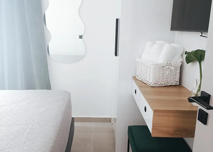 Azure Mirage Adults Only Private Seaside W Garden And Parking וילה פליראקי