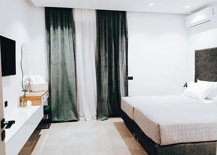 Azure Mirage Adults Only Private Seaside W Garden And Parking וילה פליראקי