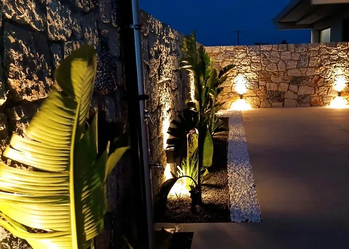 Azure Mirage Adults Only Private Seaside W Garden And Parking וילה פליראקי