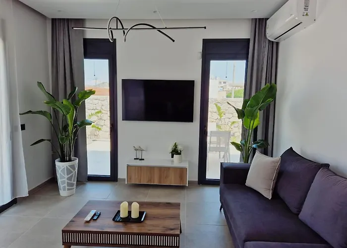 Azure Mirage Adults Only Private Seaside W Garden And Parking 빌라 팔리라키